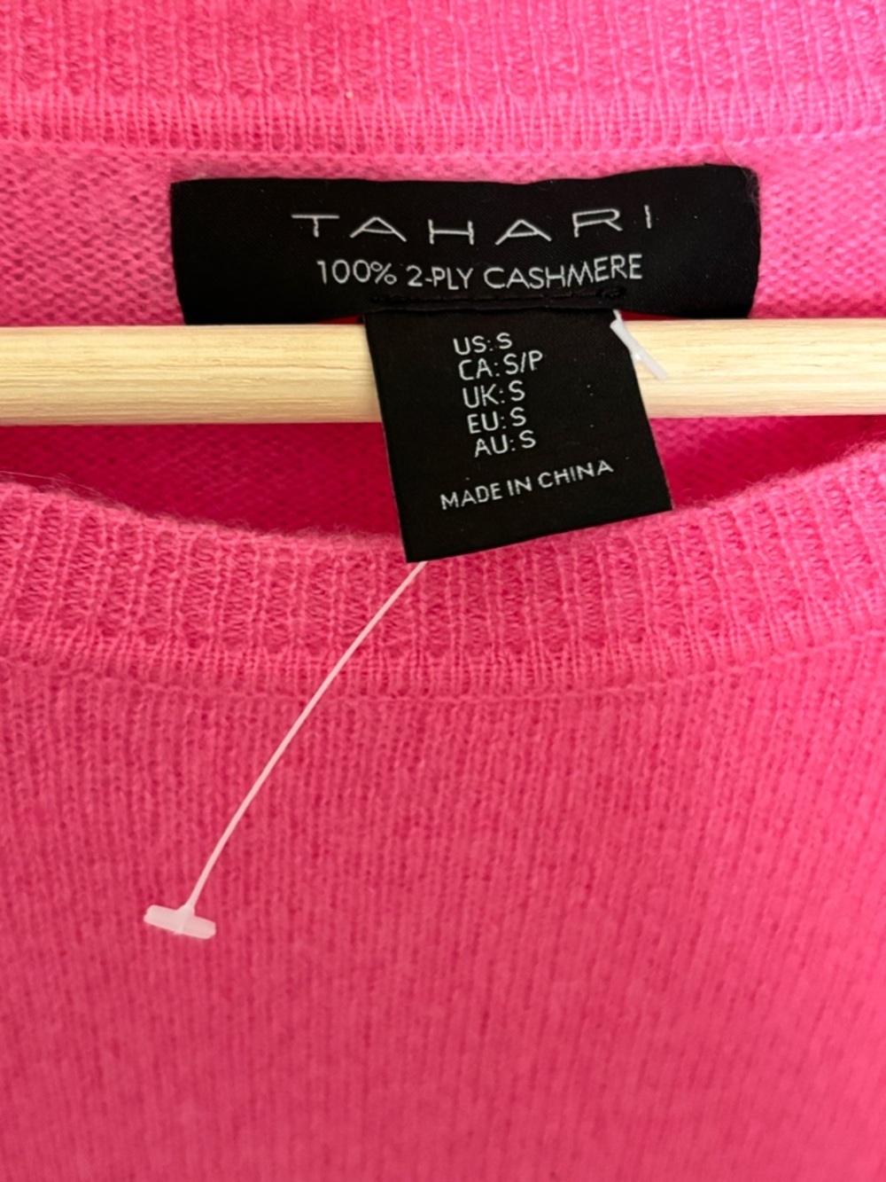 TAHARI 100% 2 ply Cashmere crewneck pink sweater size Small lightweight spring - Picture 3 of 6